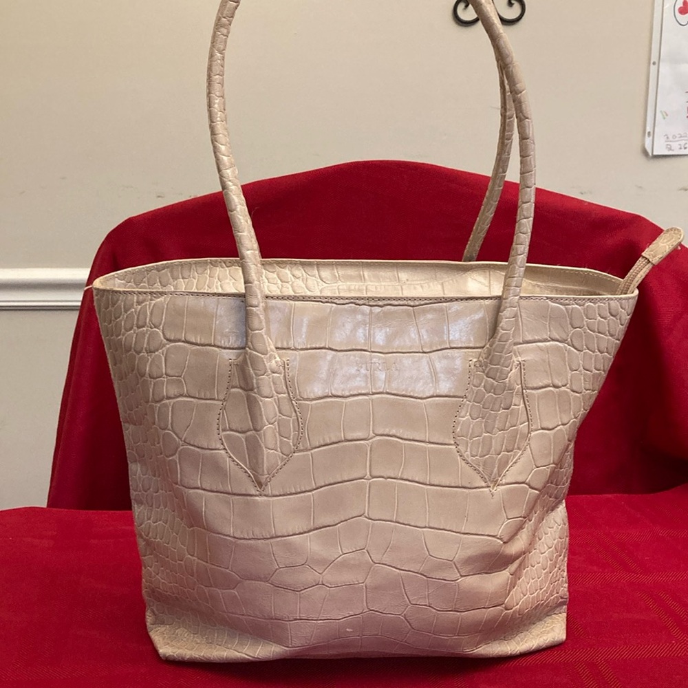 FURLA CROC EMBOSSED ITALIAN LEATHER VTG TOTE.